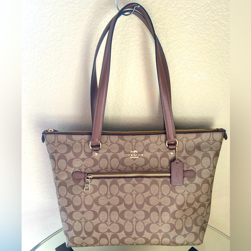 NWT Coach Signature Gallery Tote